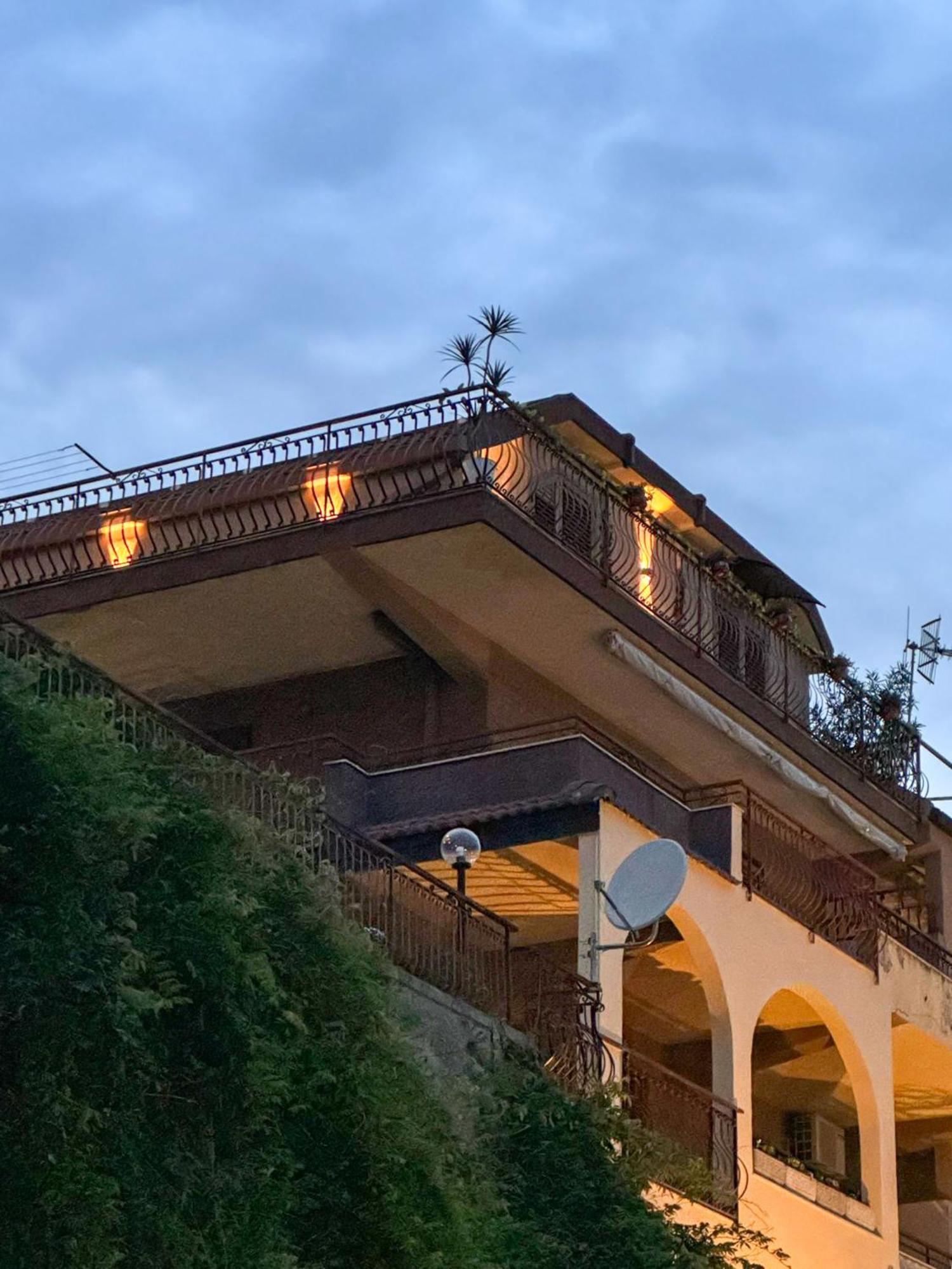 La Goccia Sul Mare Apartman Letojanni Kültér fotó