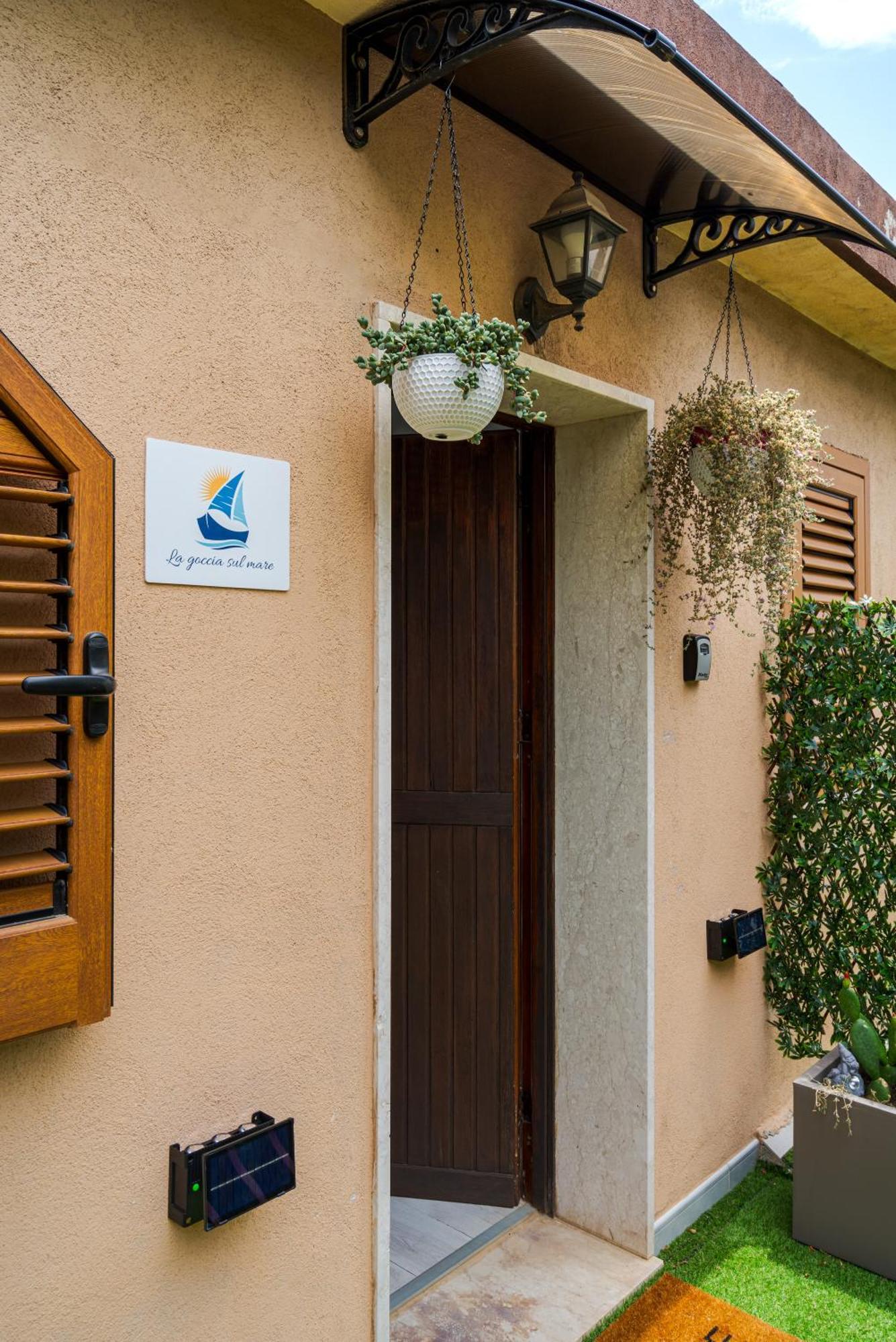 La Goccia Sul Mare Apartman Letojanni Kültér fotó